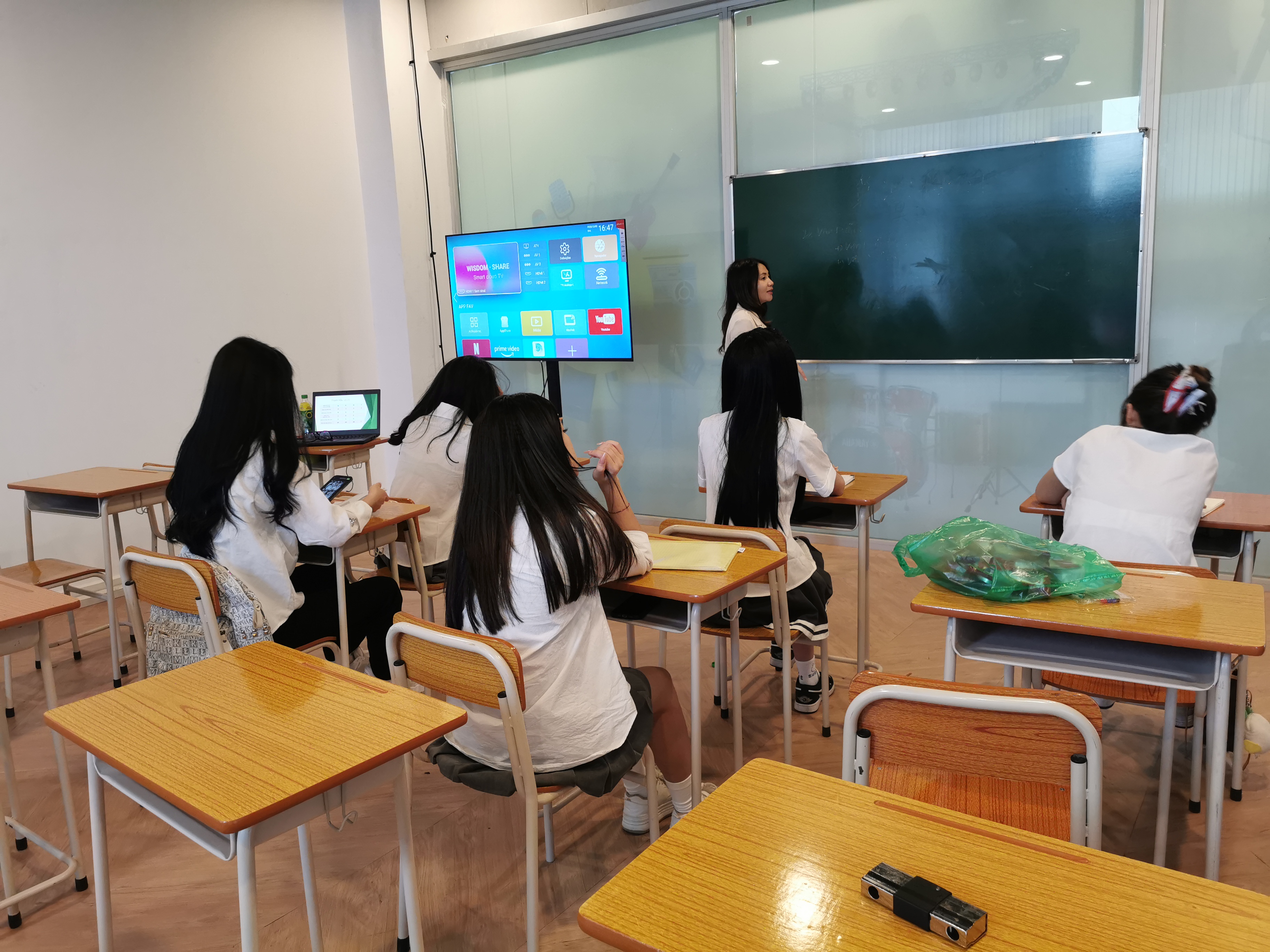 Estudantes aprendendo idiomas